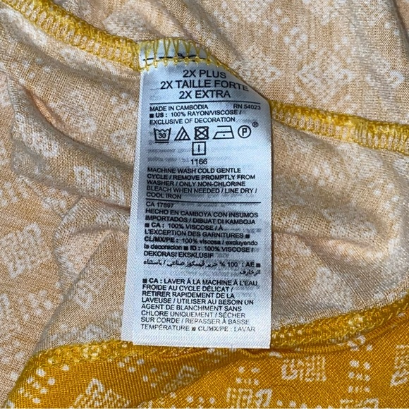 Old Navy Crochet Neckline Geometric Squares Rayon Top - Women’s 2X - Picture 10 of 12